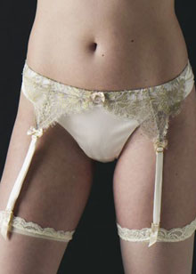 Glamour suspender belt