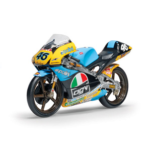 Minichamps has released a 1/12 scale replica of Valentino Rossi`s 1996 Aprilia 125 CCM. The model is